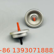 Zawór napełniania gazem zapalniczki butanowej przeznaczony do zapalniczek jednorazowych i nadających się do wielokrotnego napełniania