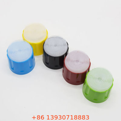 Kapelusz szczotkowy do czyszczenia pianki samochodowej 2-w-1 Szczotkowanie i opryskiwanie butelki Kapelusz aerosołowy do opryskiwania samochodów