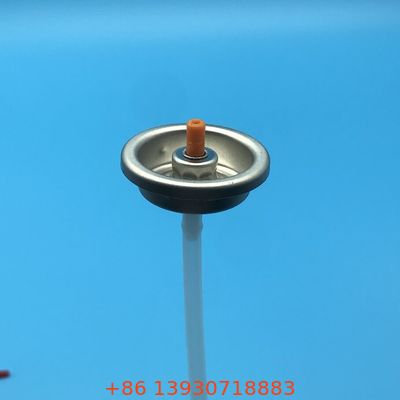 Precyzyjny spray do czyszczenia gaźników z zaworem do kontrolowanej i ukierunkowanej aplikacji