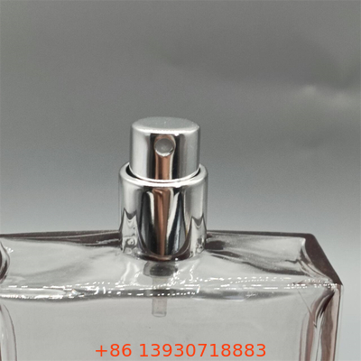 Minimalistyczny atomizer do perfum dla nowoczesnych zapachów unisex o stonowanym designie i łatwej obsłudze