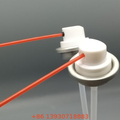 Zawór natryskowy w aerozolu WD-40 przeznaczony do penetracji olejów i formuł antykorozyjnych