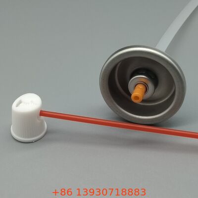 Zawór natryskowy WD-40 przeznaczony do napraw samochodowych i konserwacji maszyn