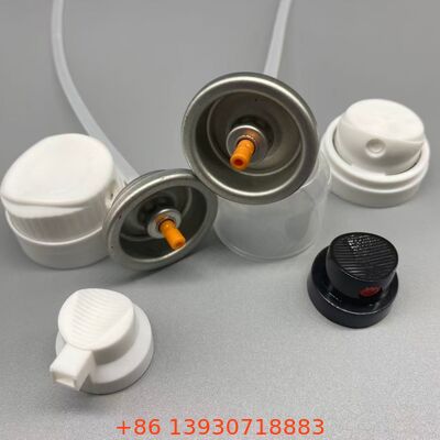 Zawór aerozolowy suchego szamponu zapewnia niewidoczne krycie i świeże włosy pomiędzy myciami