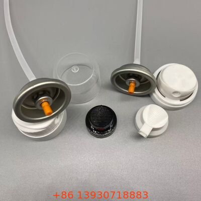 Zawór aerozolowy suchego szamponu zapewnia niewidoczne krycie i świeże włosy pomiędzy myciami