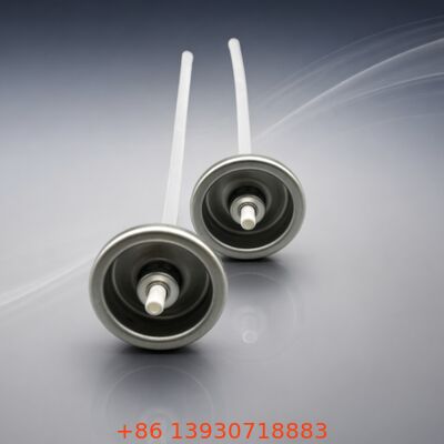 Zawór aerosołowy do suchego szamponu z płytki cynowej z prochem mgły, stosowany w pozycji pionowej lub odwróconej, oraz preparaty na bazie alkoholu