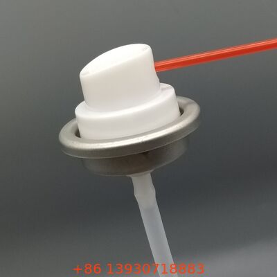 Zawór natryskowy w aerozolu WD-40 przeznaczony do penetracji olejów i formuł antykorozyjnych